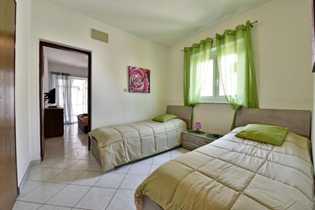 Apartments House Anna For Max 13 Persons In Porec, Pet Friendly Exterior foto