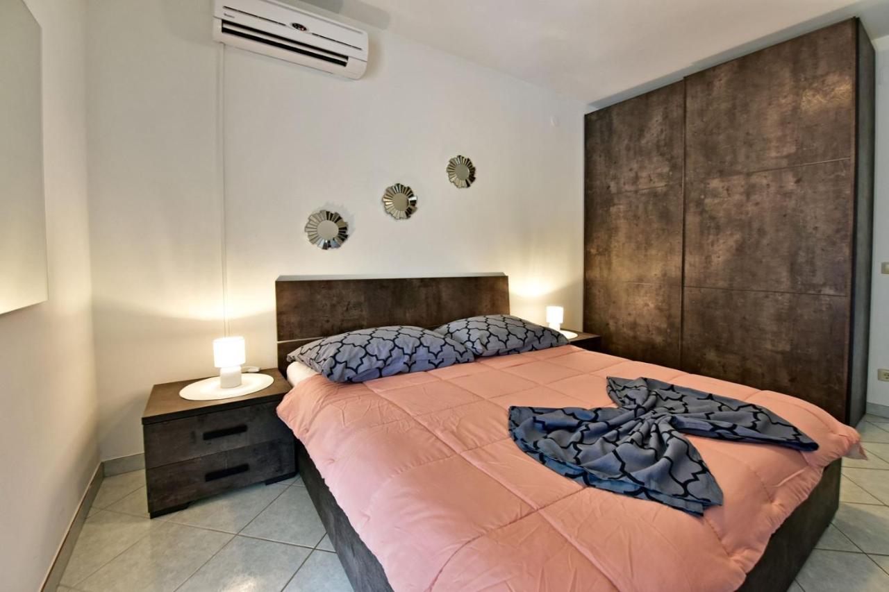 Apartments House Anna For Max 13 Persons In Porec, Pet Friendly Exterior foto