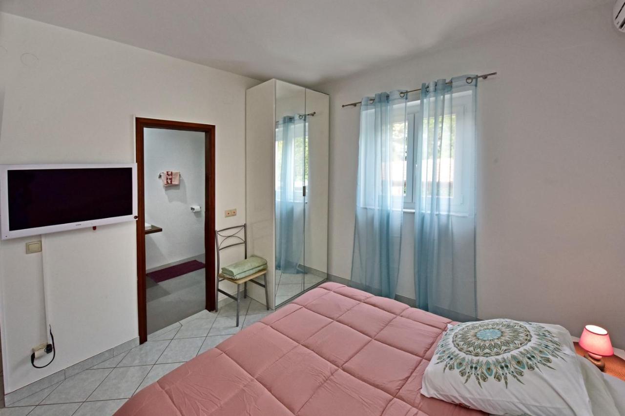 Apartments House Anna For Max 13 Persons In Porec, Pet Friendly Exterior foto