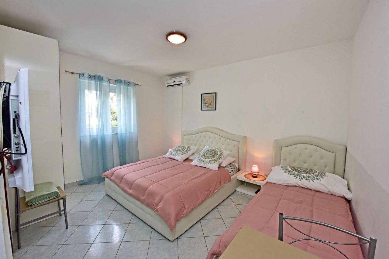 Apartments House Anna For Max 13 Persons In Porec, Pet Friendly Exterior foto